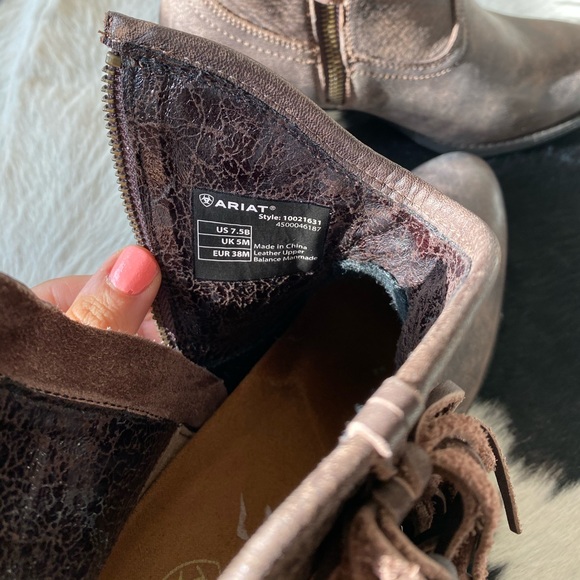 ARIAT booties with tassels - Picture 2 of 9